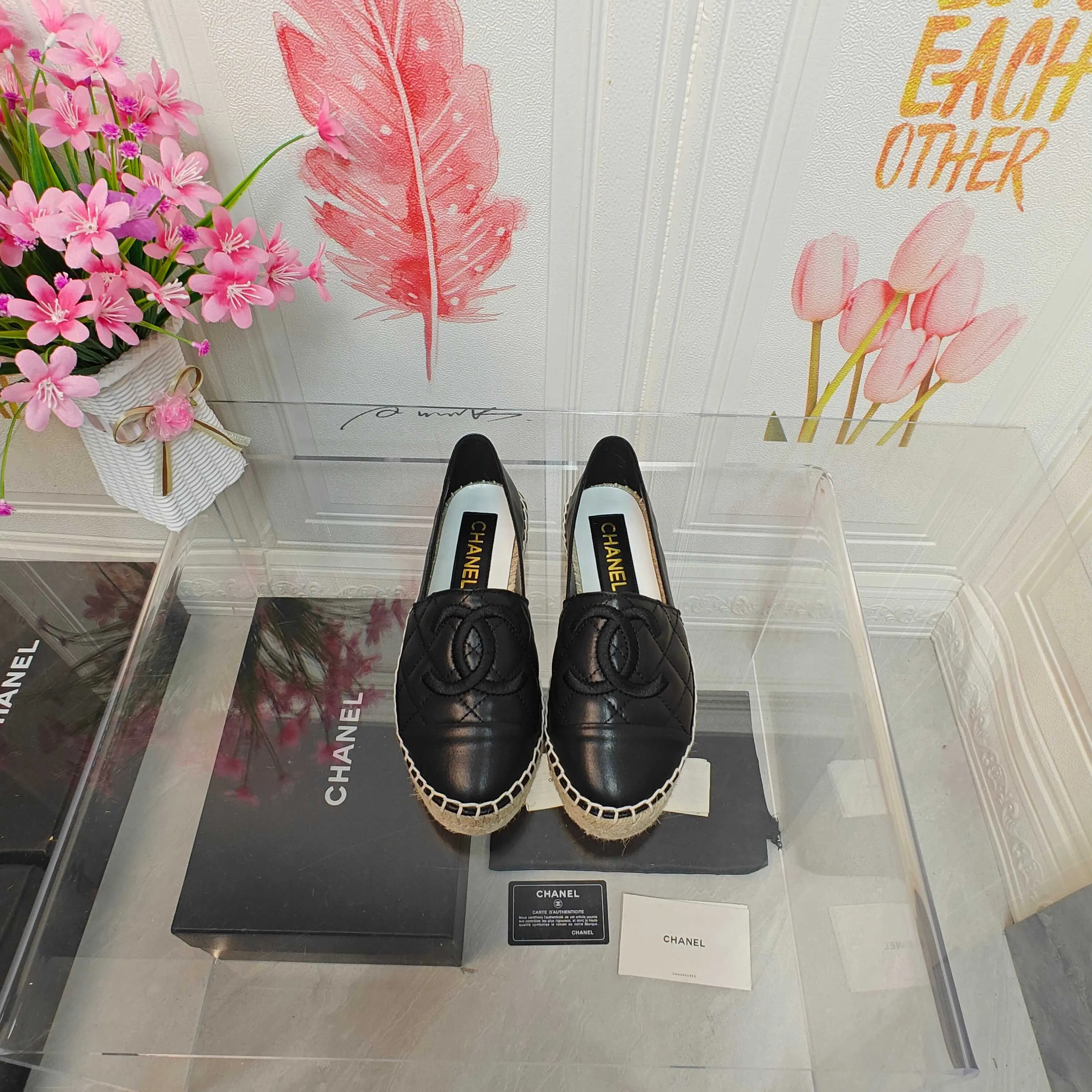 👟👟Ex-factory price 400👟👟 CHANEL 2025 early spring new fisherman shoes, top version 👏👏The inner pads are all made of original imported goatskin! Number of codes: 35 - 40 (codes 34, 41, and 42 can be customized without return or exchange) Standard codes come with a full set of packaging